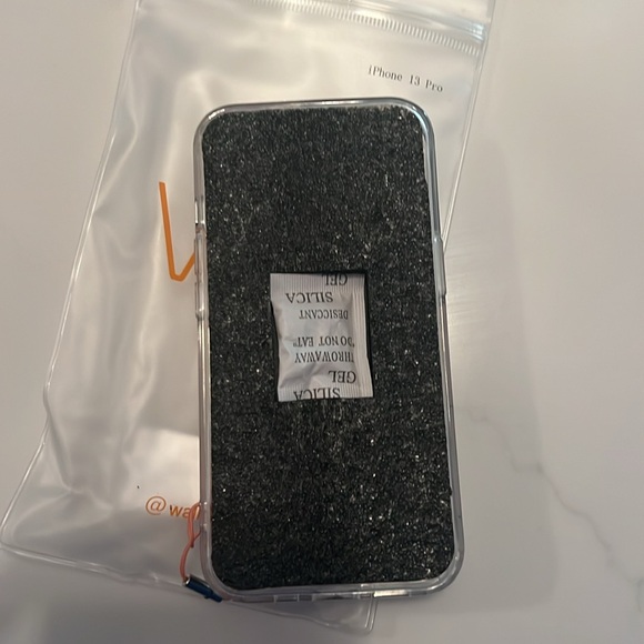 WALLI iPhone 13 Pro magnetic/ loop case - Picture 2 of 4